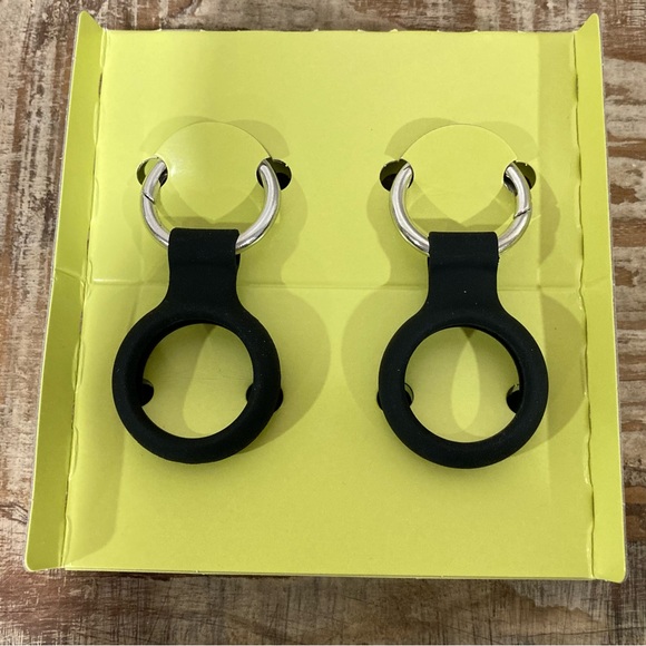 Onn Black Protective Holder for Apple AirTag Set of 4 - Picture 7 of 11